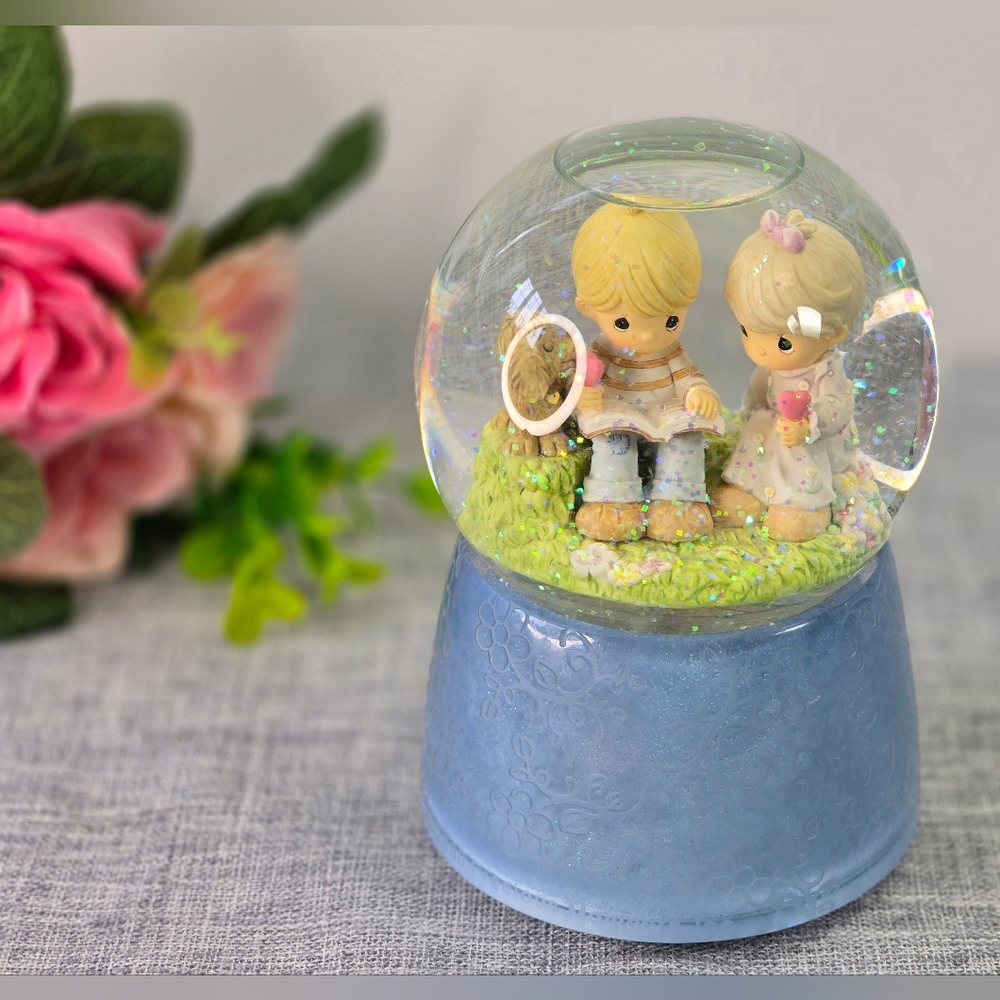 Precious‎ Moments Musical Water Globe Angels Friendship 'Unchained Melody'